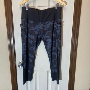 Active Life Capri Pants Blue and Black with Stretch Fit